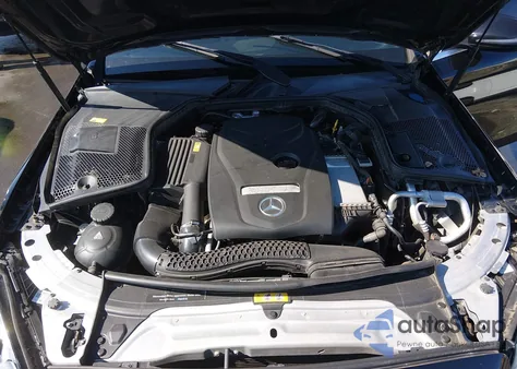 2016 Mercedes-Benz C 300 Sport 4Matic z USA, uszkodzony, nr VIN 55SWF4KBXGU160962